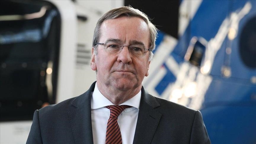 وزير دفاع ألمانيا: بوتين يلعب على الوقت في أوكرانيا