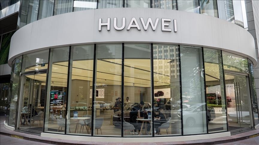Chinese tech firm Huawei launches its 1st PC with its own operating system