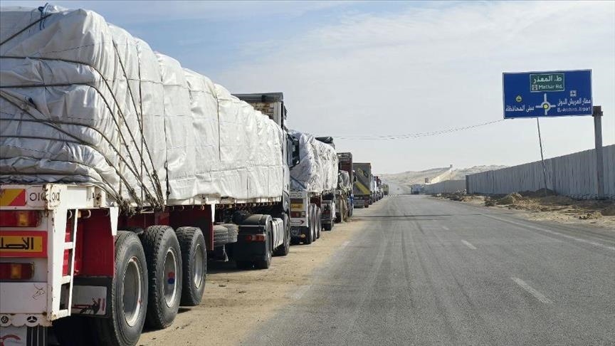 تضارب الروايات حول دخول مساعدات إلى غزة لأول مرة منذ مارس