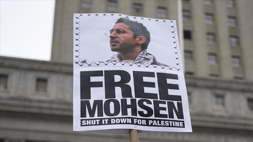 مرتديا كوفية.. المهداوي يستلم شهادة تخرجه من جامعة كولومبيا