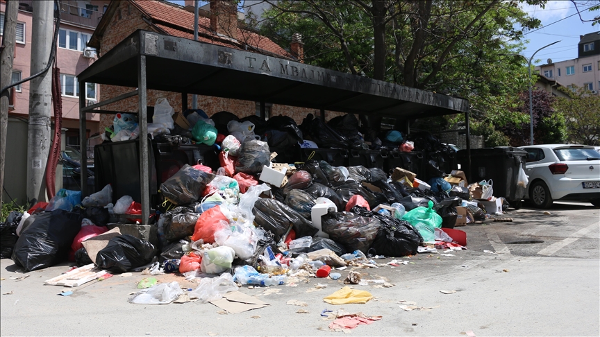 Prishtina shëmtohet nga mbeturinat