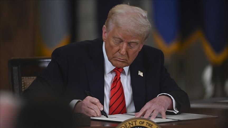 Трамп подписал закон о штрафах за распространение созданного с помощью ИИ откровенного контента