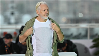 Assange, Cannes'a Gazze'de öldürülen binlerce çocuğun isminin yer aldığı tişörtle katıldı