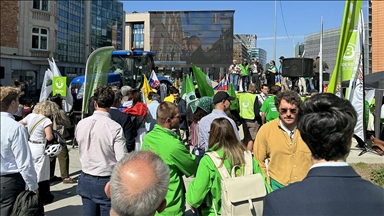 Çiftçilerden AB kurumları önünde protesto