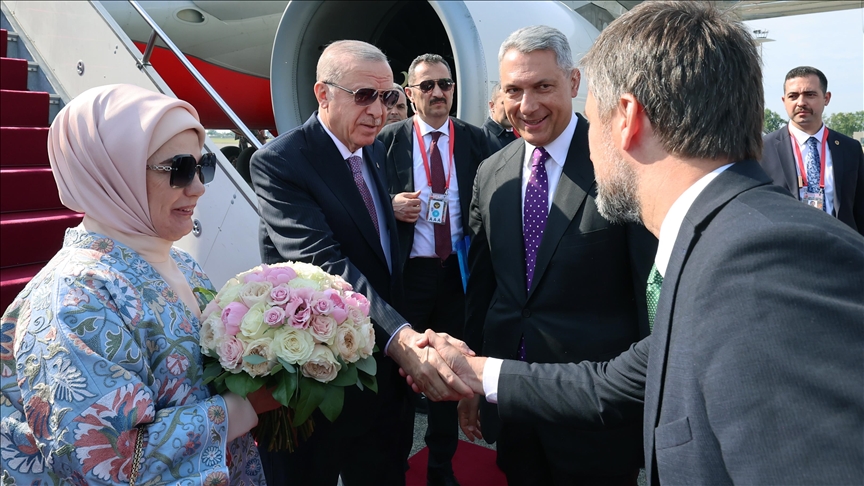 Presidenti Erdoğan mbërrin në Hungari për Samitin e Organizatës së Shteteve Turke