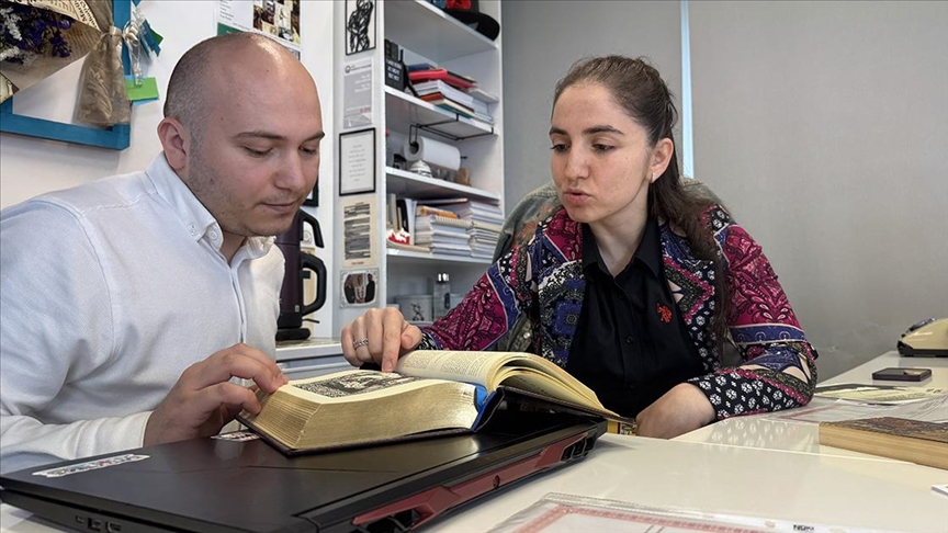 Tez hazırlarken literatüre yeni anlatı modeli kazandırdılar