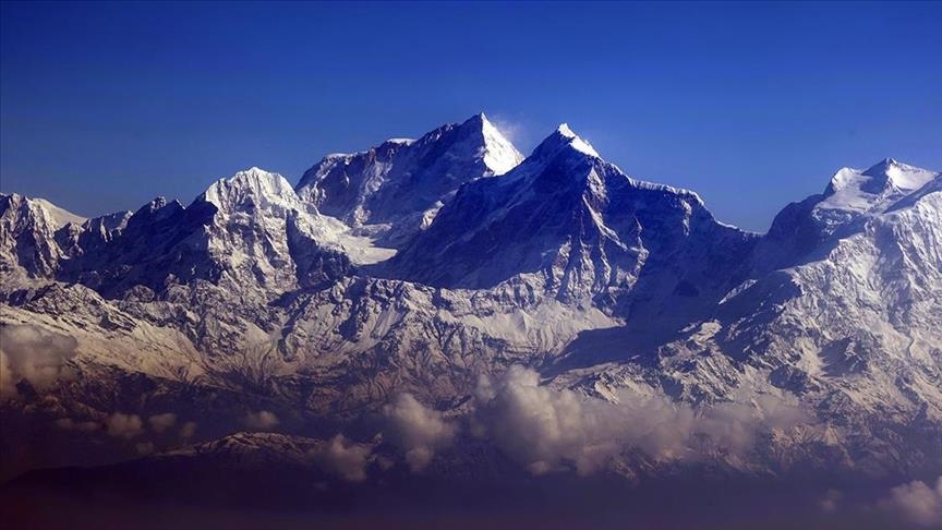British Army veterans first to summit Mount Everest using xenon gas therapy