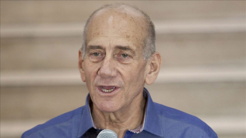 Eski İsrail Başbakanı Olmert, Gazze'de yaptıklarının "savaş suçuna çok yakın olduğunu" söyledi