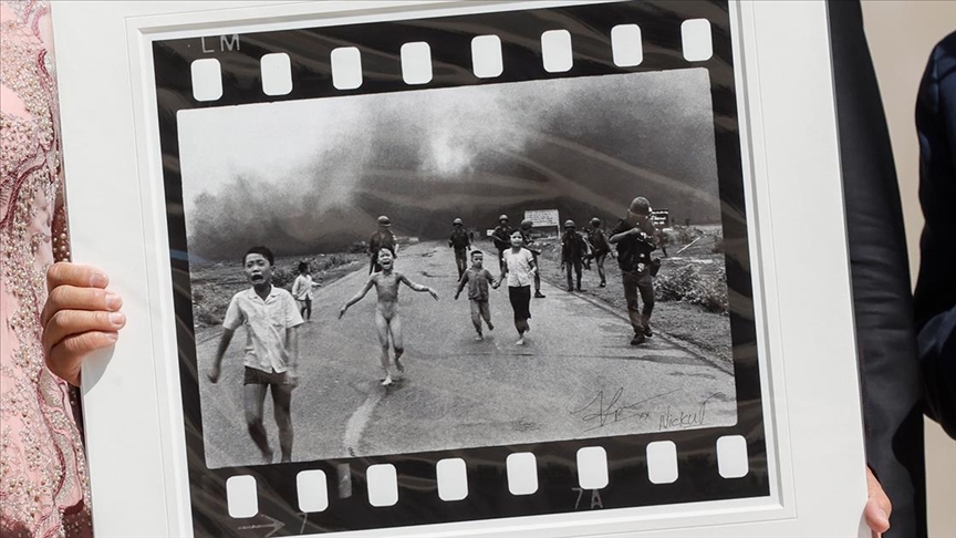 Vietnam Savaşı'nın önemli karelerinden "Napalm Kızı" fotoğrafını kimin çektiği tartışılıyor