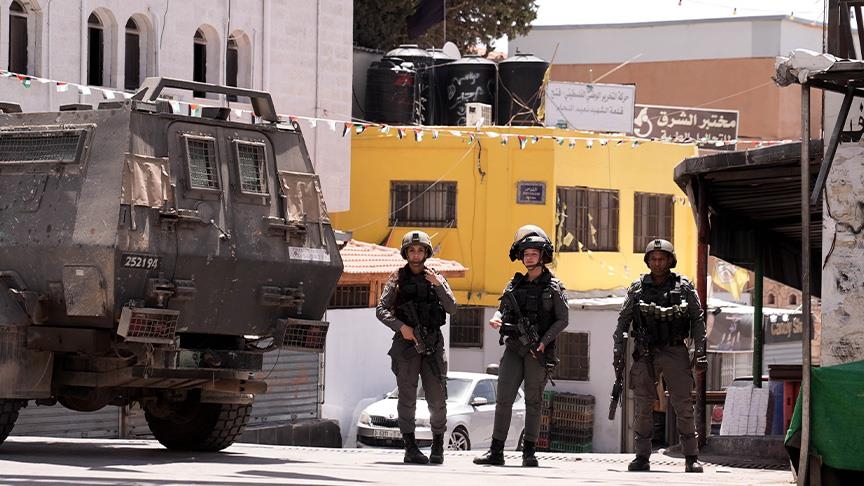 بينهم 3 سيدات.. الجيش الإسرائيلي يعتقل 20 فلسطينيا في الضفة