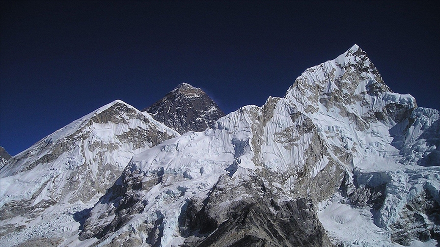 陌苍驳颈濒颈锄 诲补臒肠谋lardan olu艧an "Xenon" isimli grup, Everest'in zirvesine ula艧t谋