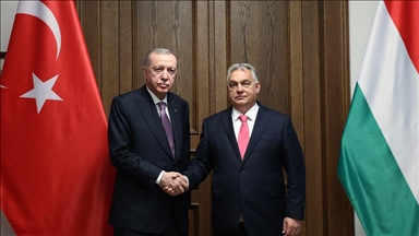 بودابست.. أردوغان يلتقي رئيس الوزراء المجري