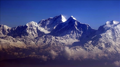 British Army veterans first to summit Mount Everest using xenon gas therapy