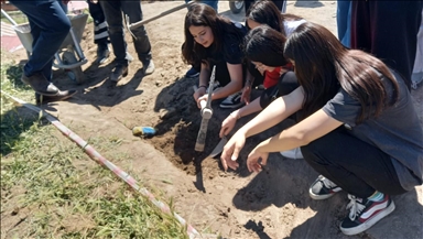 ığ’da öğrenciler Tadım Höyüğü ve Kalesi'nde arkeolojik kazı deneyimi yaşadı