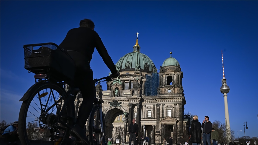 German business climate improves further in May to 11-month high