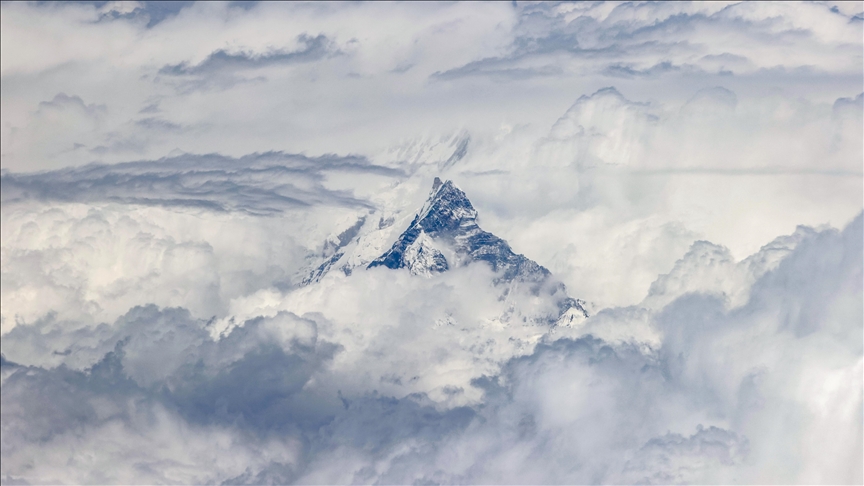 Nepal probes use of Xenon gas by British climbers summitting Mount Everest