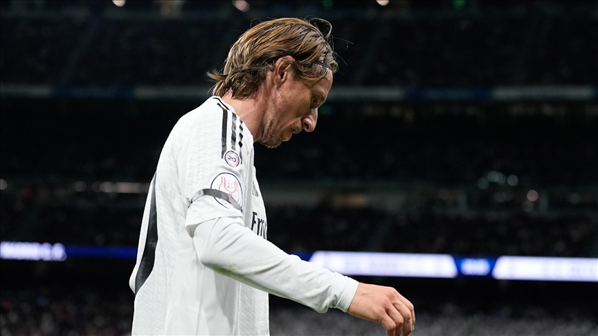 قدم.. الكرواتي لوكا مودريتش يعلن رحيله عن ريال مدريد بنهاية الموسم