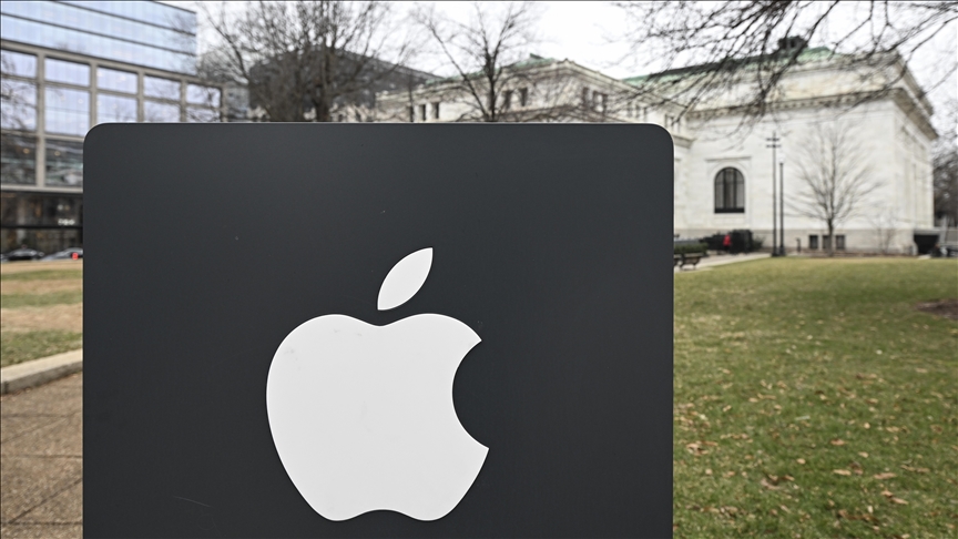 Trump threatens Apple with 25% tariff if iPhones not made in US