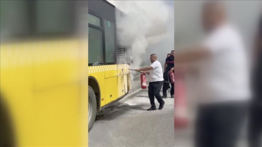 Beykoz'da seyir halindeki İհ otobüsünde çıkan yangın söndürüldü