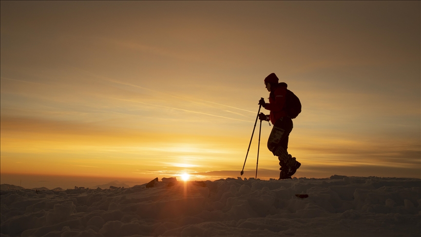 Kosovar mountaineer climbs world's 3rd highest mountain