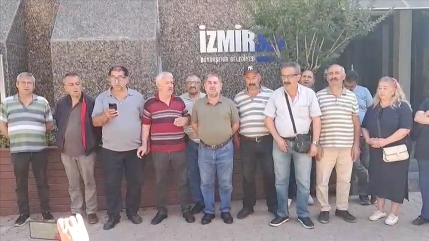 İzmir Büyükşehir Belediyesinden kıdem tazminatlarını alamayan emekli işçiler eylemlerini sürdürdü