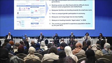 Uluslararası Aile Forumu'nun ikinci gününde nüfusla ilgili panel yapıldı