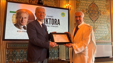 Yazar Beşir Ayvazoğlu'na "fahri doktora" verildi