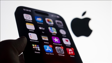 Trump amenaza con imponer al menos un 25% de aranceles a Apple si no fabrica los iPhone en EEUU