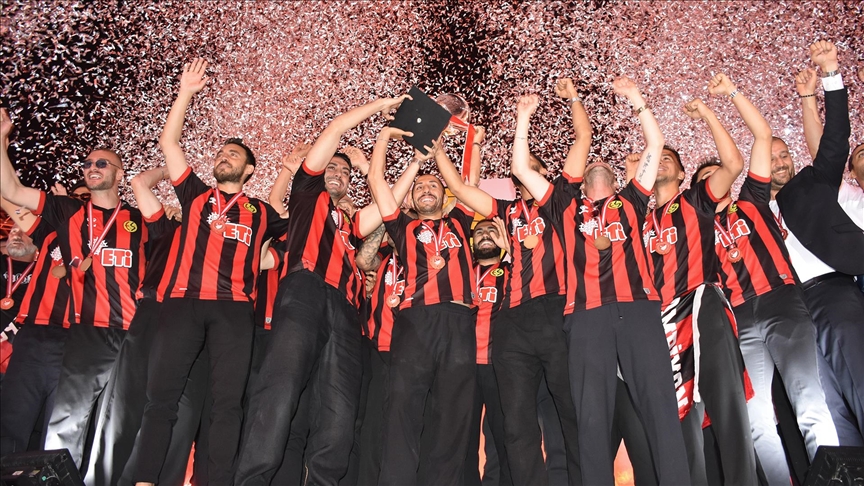 Eskişehirspor’un şampiyonluğu kutlandı