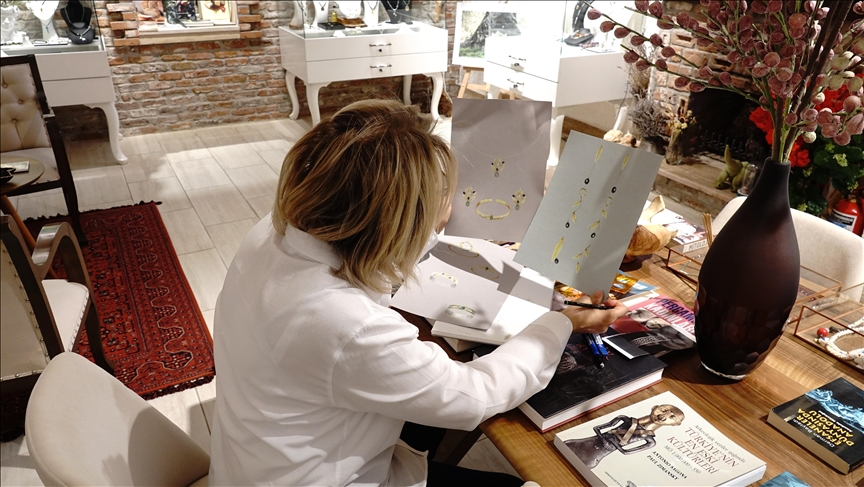 Kadın girişimci zeytin ağacından aldığı ilhamla takılar tasarlıyor