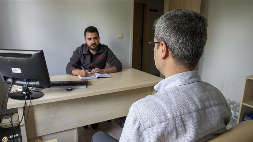 Üniversite yıllarında başlayan şizofreni hastalığını yenip memurluğa atandı