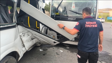 Li Batmanê minibês û midibês li hev qelibîn, 7 kes birîndar bûn