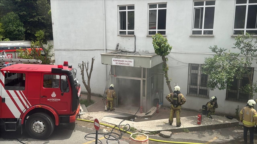 Üsküdar Devlet Hastanesinin ecza deposunda çıkan ⲹԲı söndürüldü