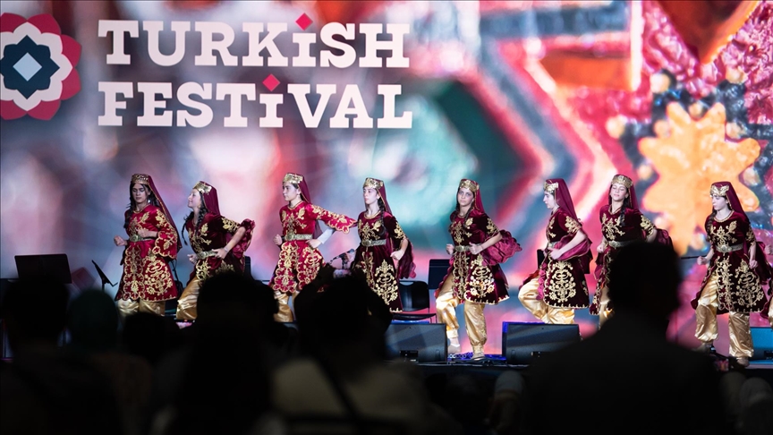 ABD'nin Chicago kentinde düzenlenen "Türk Festivali", katılımcıları Türk kültürüyle buluşturuyor