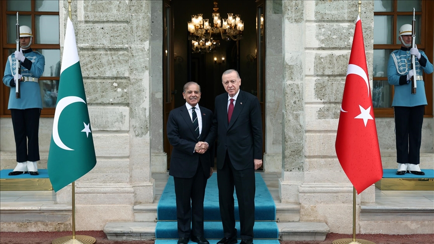 أردوغان يستقبل رئيس وزراء باكستان في إسطنبول