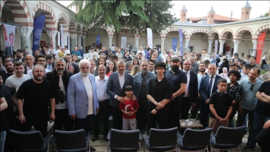 "Mehmed: Fetihler Sultanı" dizisi oyuncuları, Edirne'deki fetih kutlamaları kapsamında gençlerle buluştu