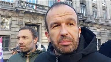 Rapport sur les "Frères musulmans" : Manuel Bompard juge Emmanuel Macron "complotiste"