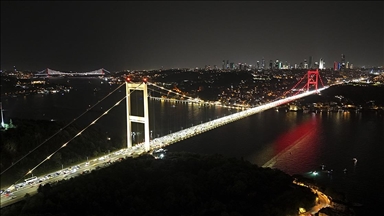 Fatih Sultan Mehmet Köprüsü "sarı-kırmızı" oldu