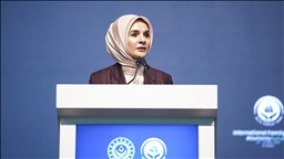 Bakan Göktaş, "ailenin korunmasına" ilişkin Bakanlar Bildirisi'ne Türkiye adına ilk imzayı attı