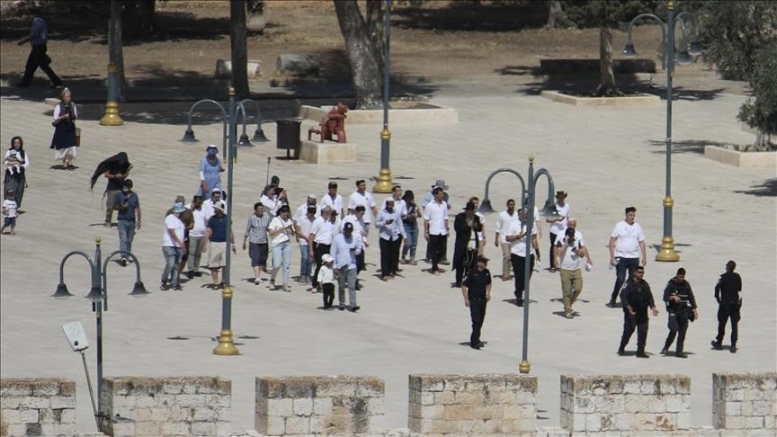 « Marche des drapeaux » à Jérusalem : Des colons agressent des Palestiniens à la porte de Damas