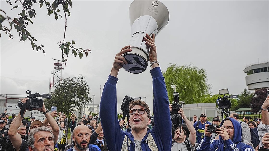 Avrupa Ligi şampiyonu Fenerbahçe Beko, yurda döndü