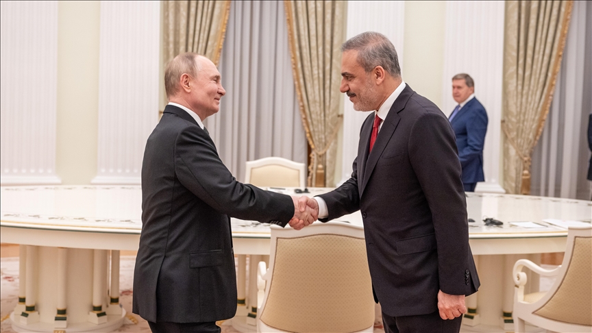 Le Kremlin annonce que Poutine recevra le ministre turc des affaires étrangères lors de sa visite à Moscou