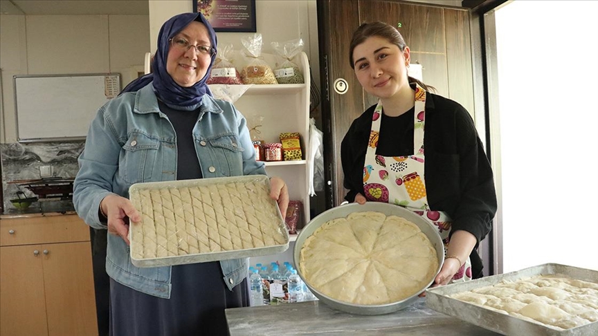 Bursalı kadınların birlikteliği kafede üretime dönüştü