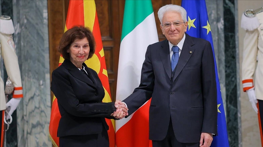 Siljanovska-Davkova takon homologun italian Mattarella: Nuk duhet të jemi viktima të çështjeve të identitetit