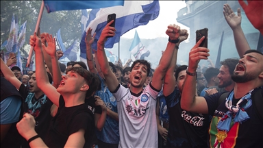 Itali, tifozët e Napolit bëhen gati për të festuar titullin e kampionit