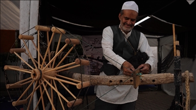 تەمەنێک لە ناو پیشەی جۆڵایی دا