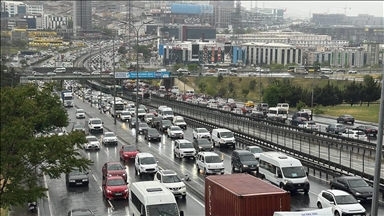 İstanbul'da yağışın da etkisiyle trafik yoğunluğu yüzde 81'e ulaştı