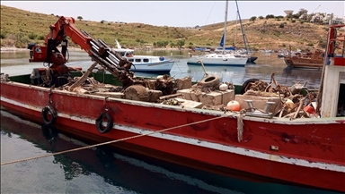 Bodrum'da deniz dibinden 20 ton atık çıkarıldı
