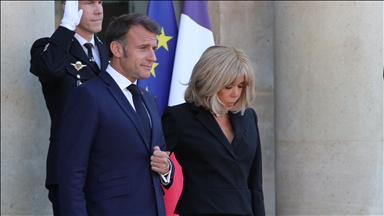 "On plaisantait avec mon épouse", Macron se justifie après la diffusion d’une vidéo polémique à son arrivée au Vietnam