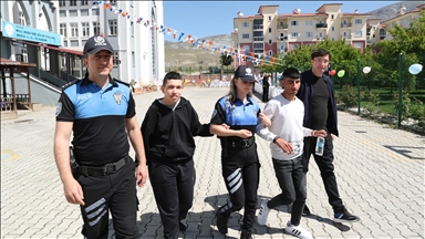 Özel gereksinimli öğrenciler polis rehberliğinde "üniversiteli" oldu